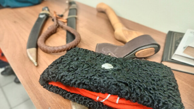 Папаха Атамана, шашка